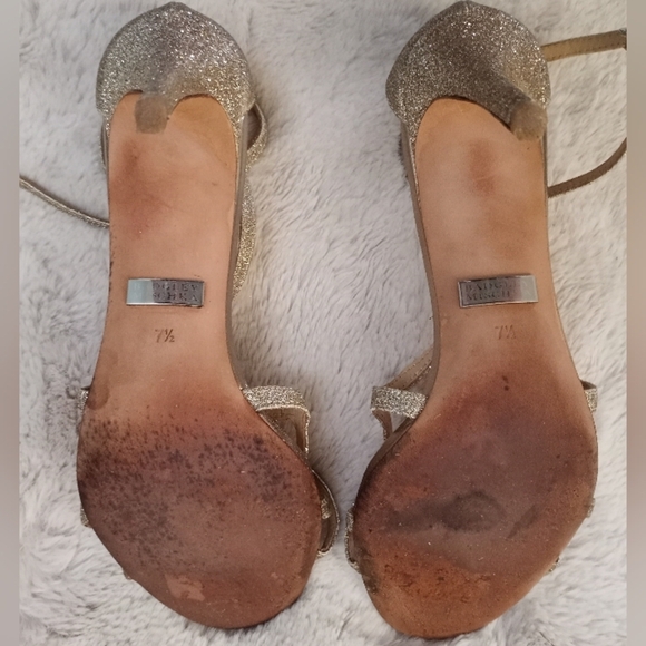 Badgley Mischka Feminine Classic Gold  Glitter Fairycore Shimmery Sparkly Heels - Picture 5 of 5